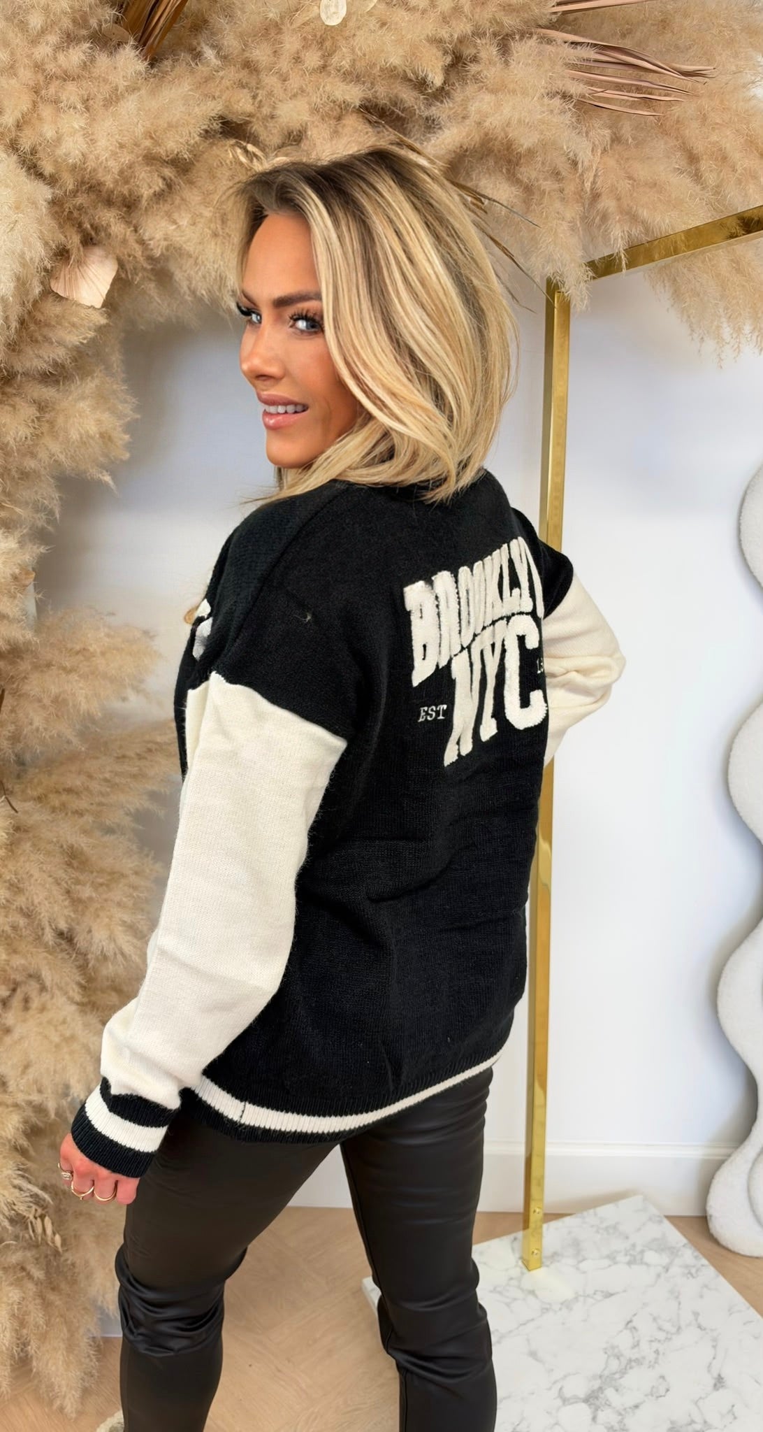 ACTIE NYC KNITTED VEST/SWEATER 230809 BLACK
