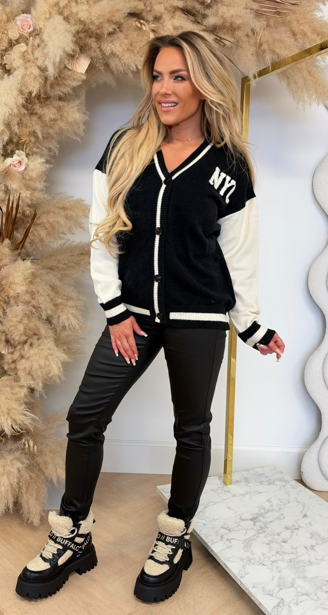 ACTIE NYC KNITTED VEST/SWEATER 230809 BLACK