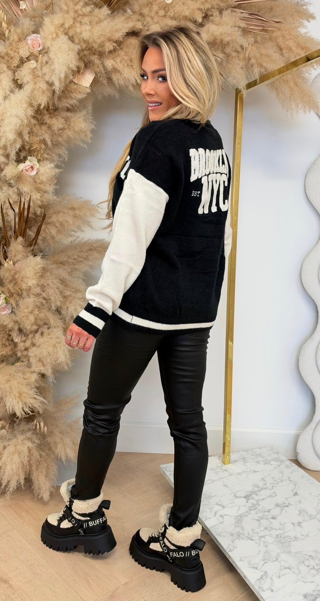 ACTIE NYC KNITTED VEST/SWEATER 230809 BLACK