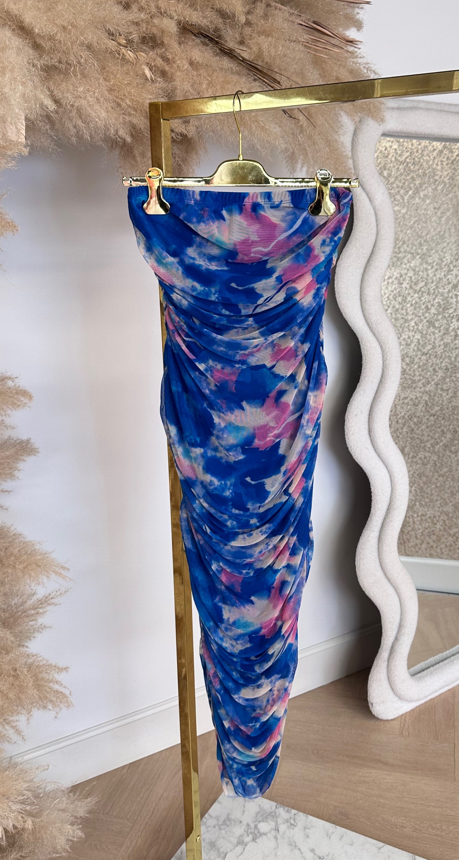 STRAPLESS RUCHED MESH DRESS BLUE