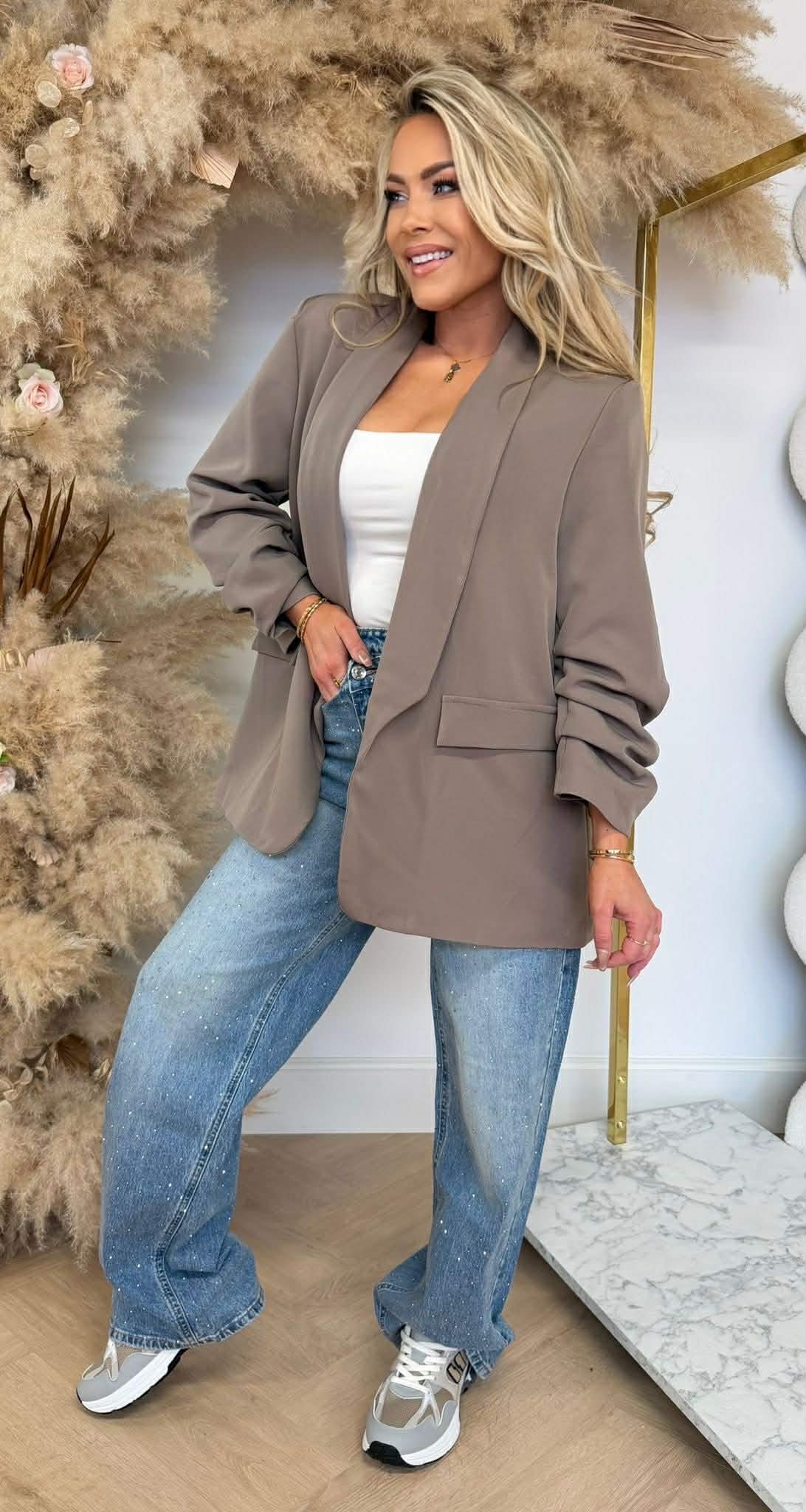 NINA OVERSIZED CROPPED MOUW BLAZER TAUPE