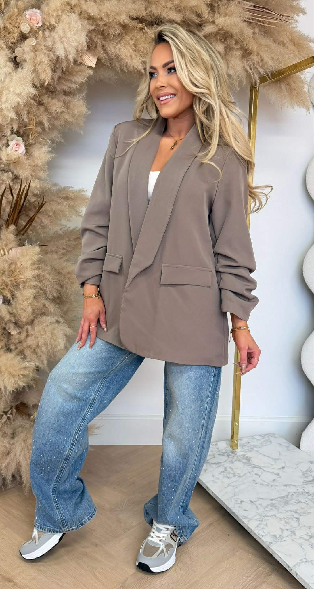 NINA OVERSIZED CROPPED MOUW BLAZER TAUPE