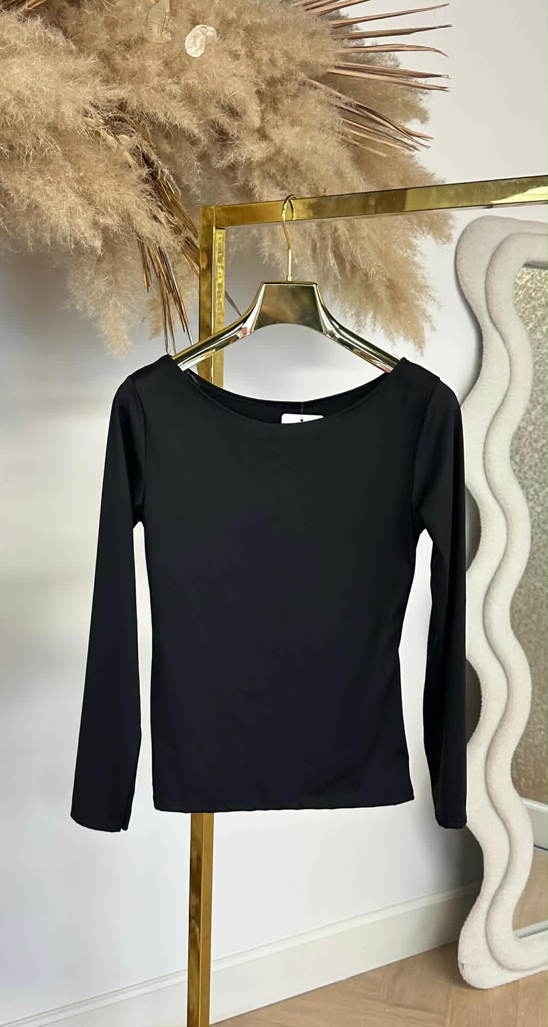 RIA STRETCH TOP  BLACK