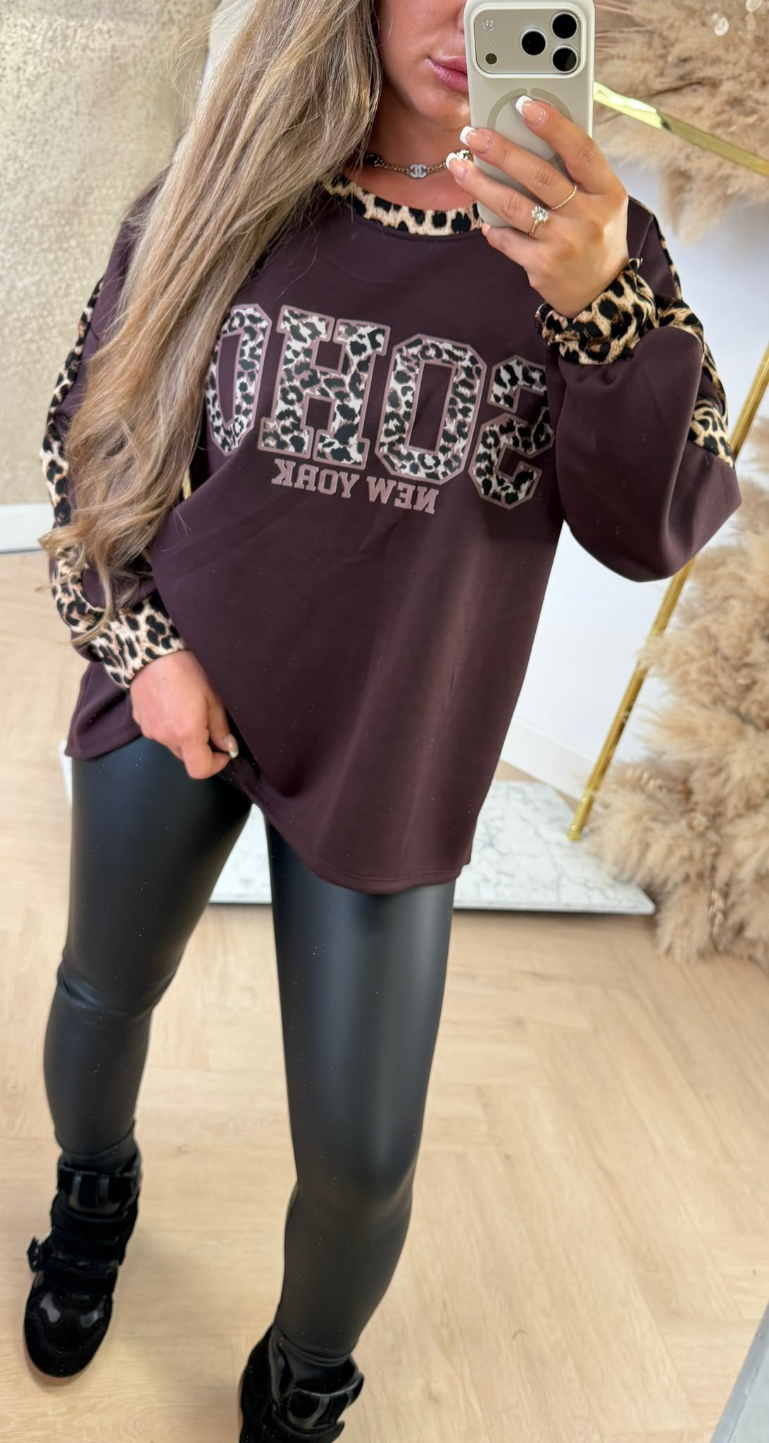 SOHY LEOPARD SLEEVE SWEATER BORDEAUX