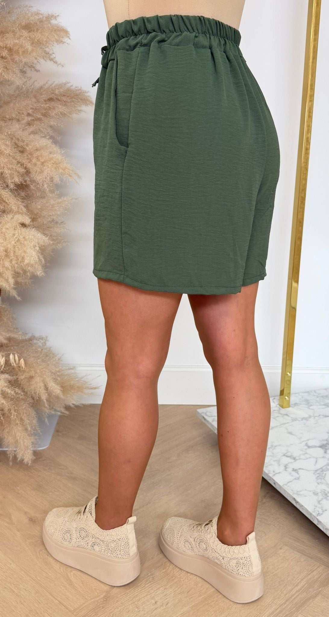 BASIC SHORT ARMYGREEN