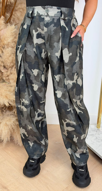 CAMO BALLOON PANTS GREEN