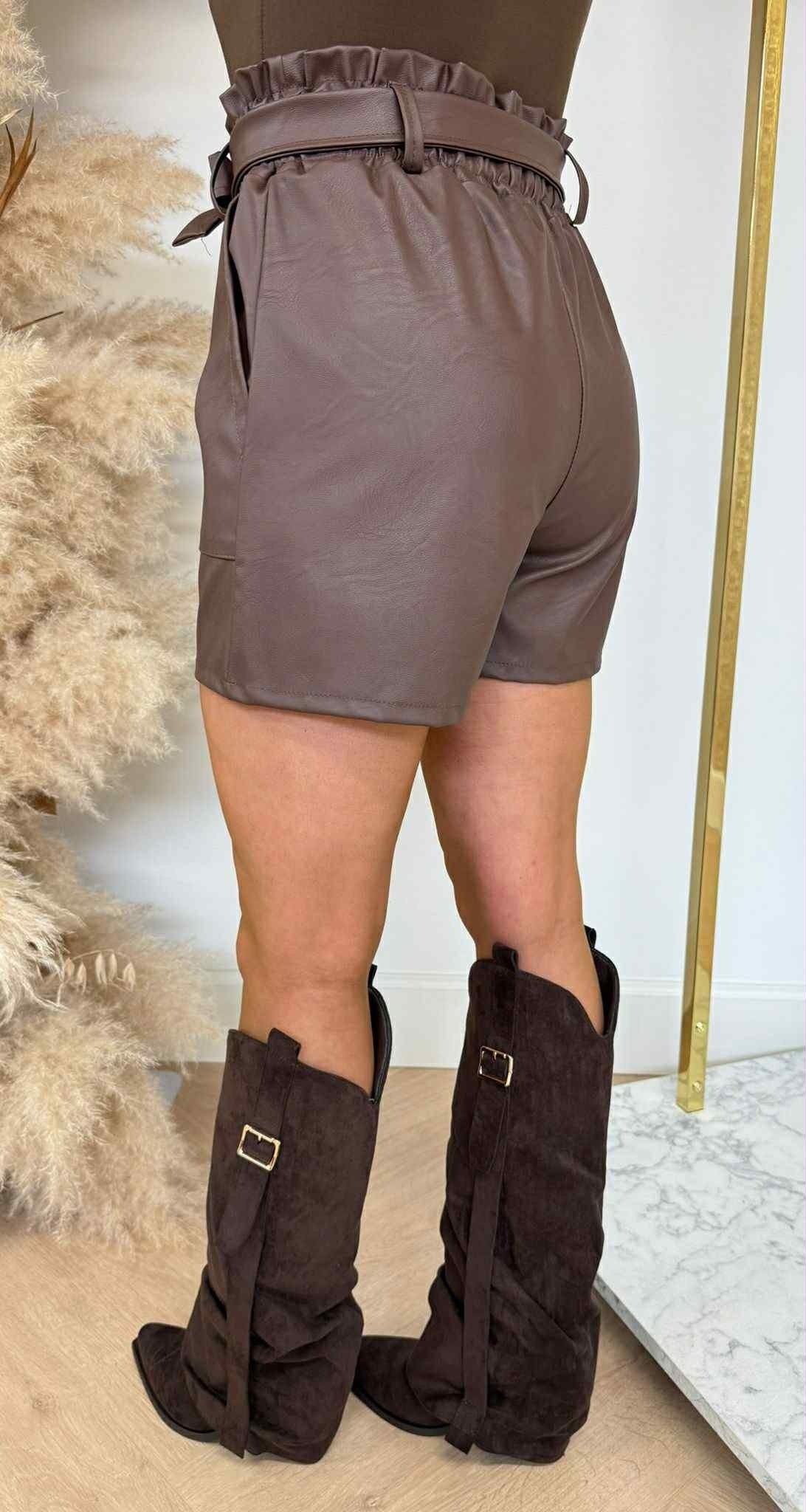 BOW LEATHER LOOK SHORT CHOCO