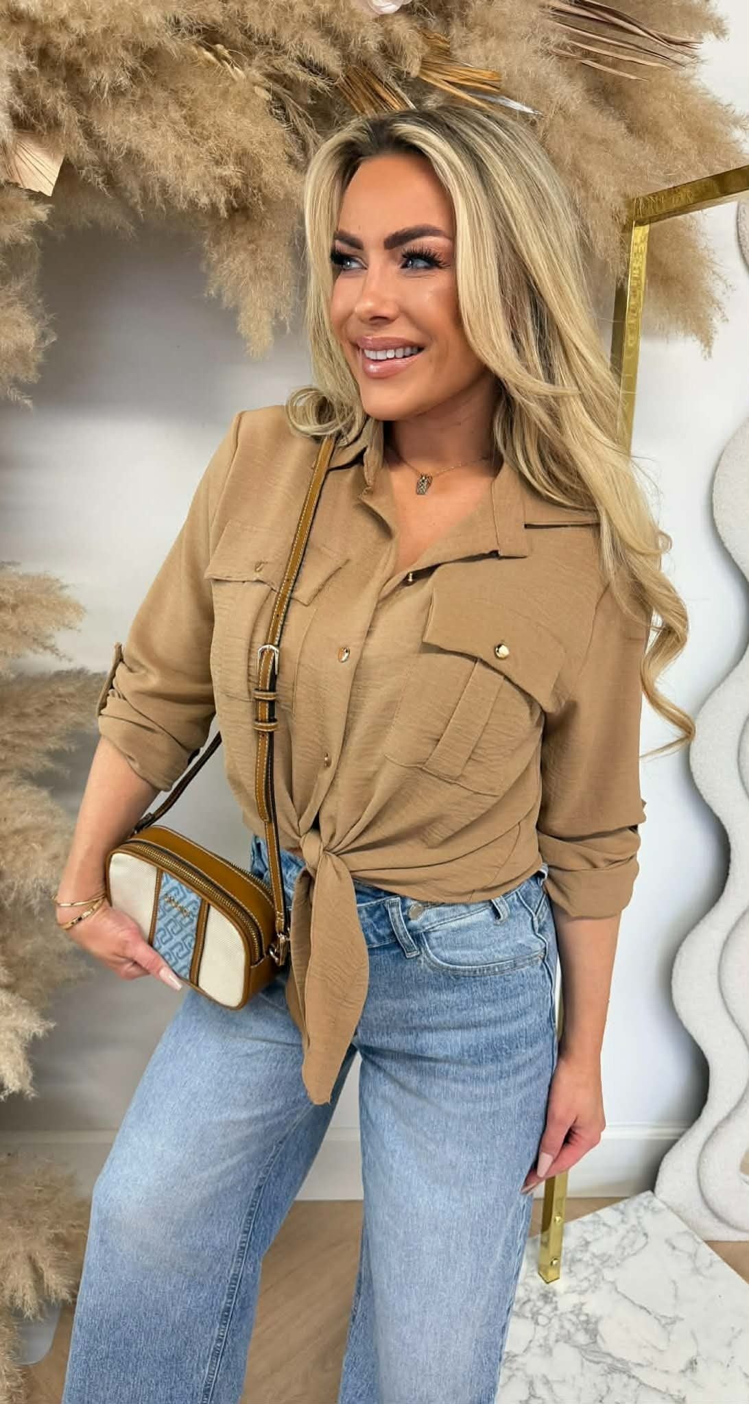 LARIS KNOOP BLOUSE CAMEL
