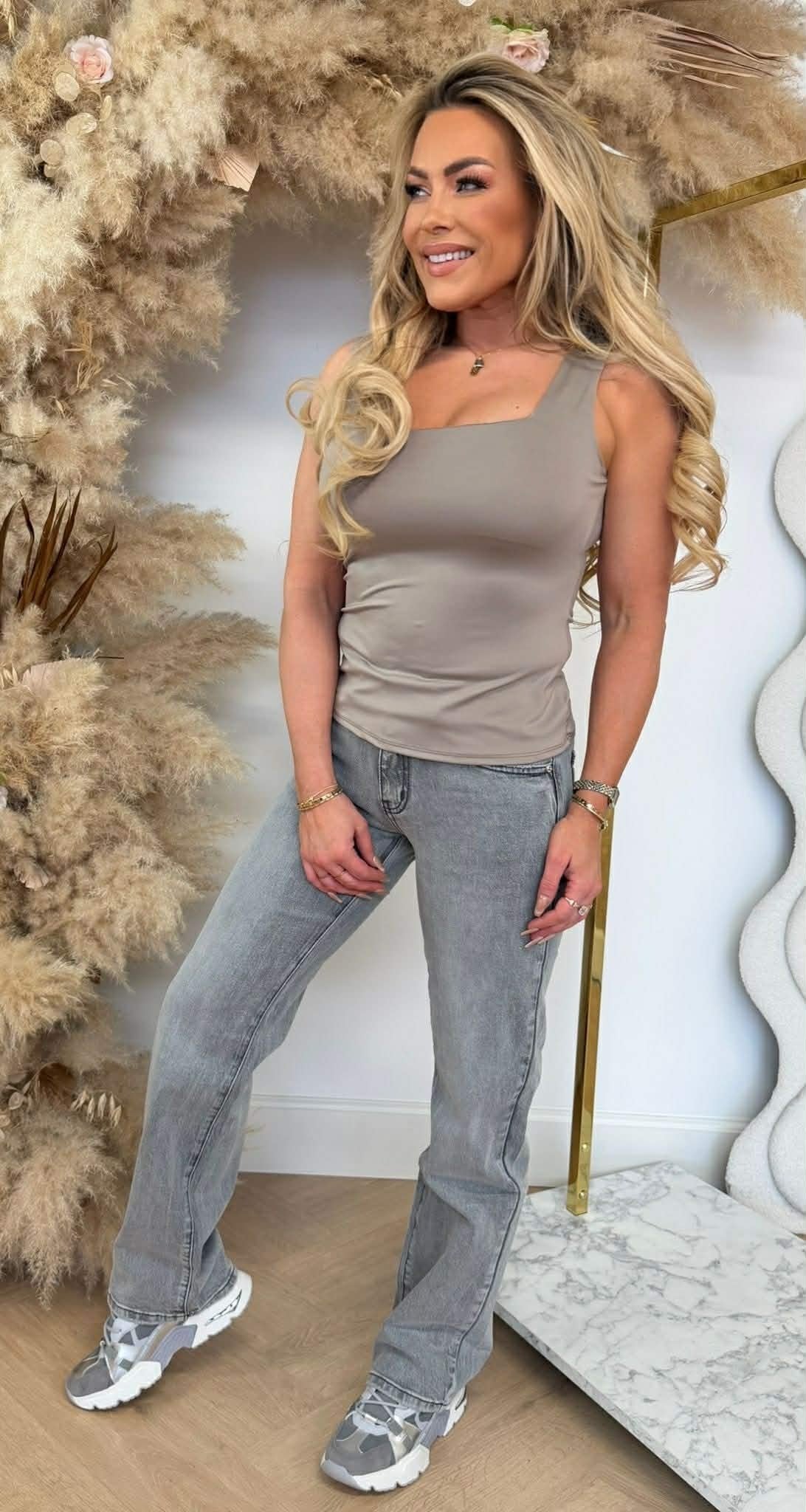 CECE BASIC TRAVEL TOP TAUPE