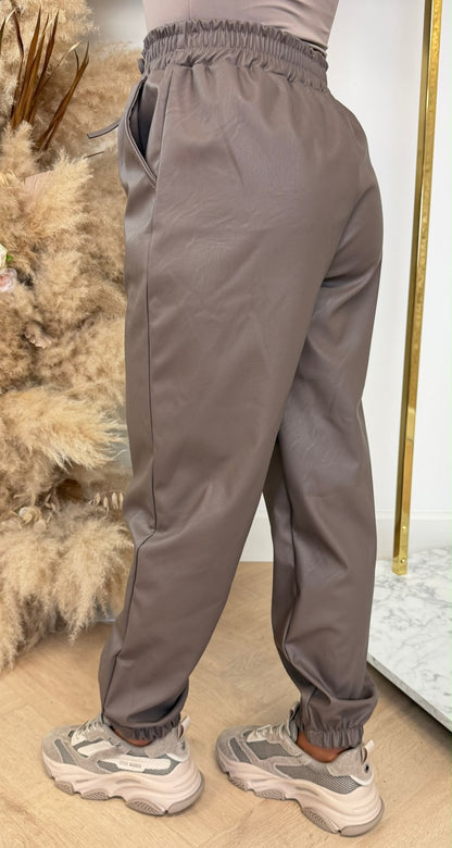 COATED JOGGER TAUPE