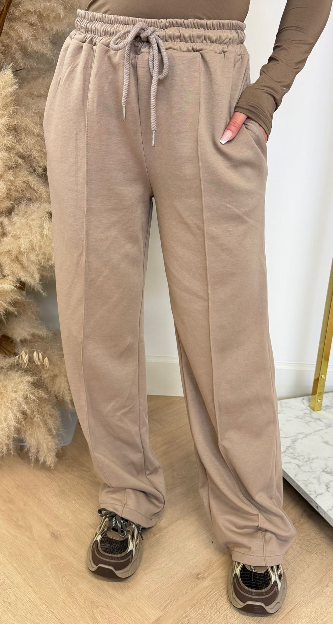 PERFECT STRAIGHT LEG PANTS TAUPE