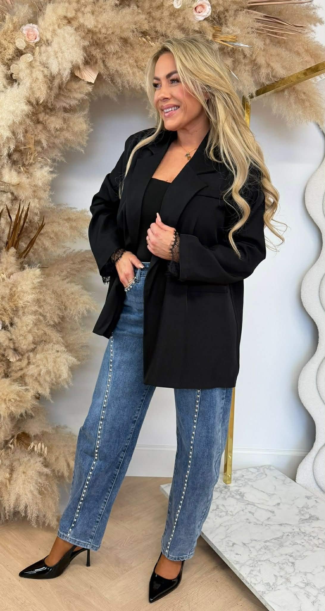 JOELLE DOUBLE BUTTON LACE BLAZER SCHWARZ