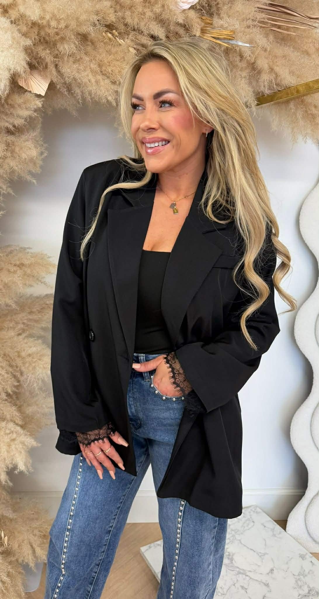 JOELLE DOUBLE BUTTON LACE BLAZER SCHWARZ