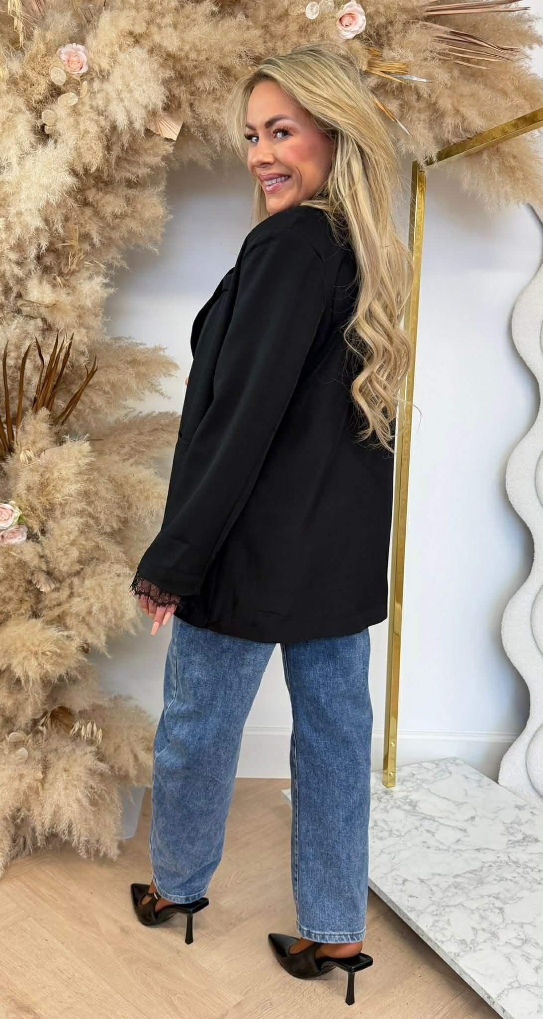 JOELLE DOUBLE BUTTON LACE BLAZER SCHWARZ