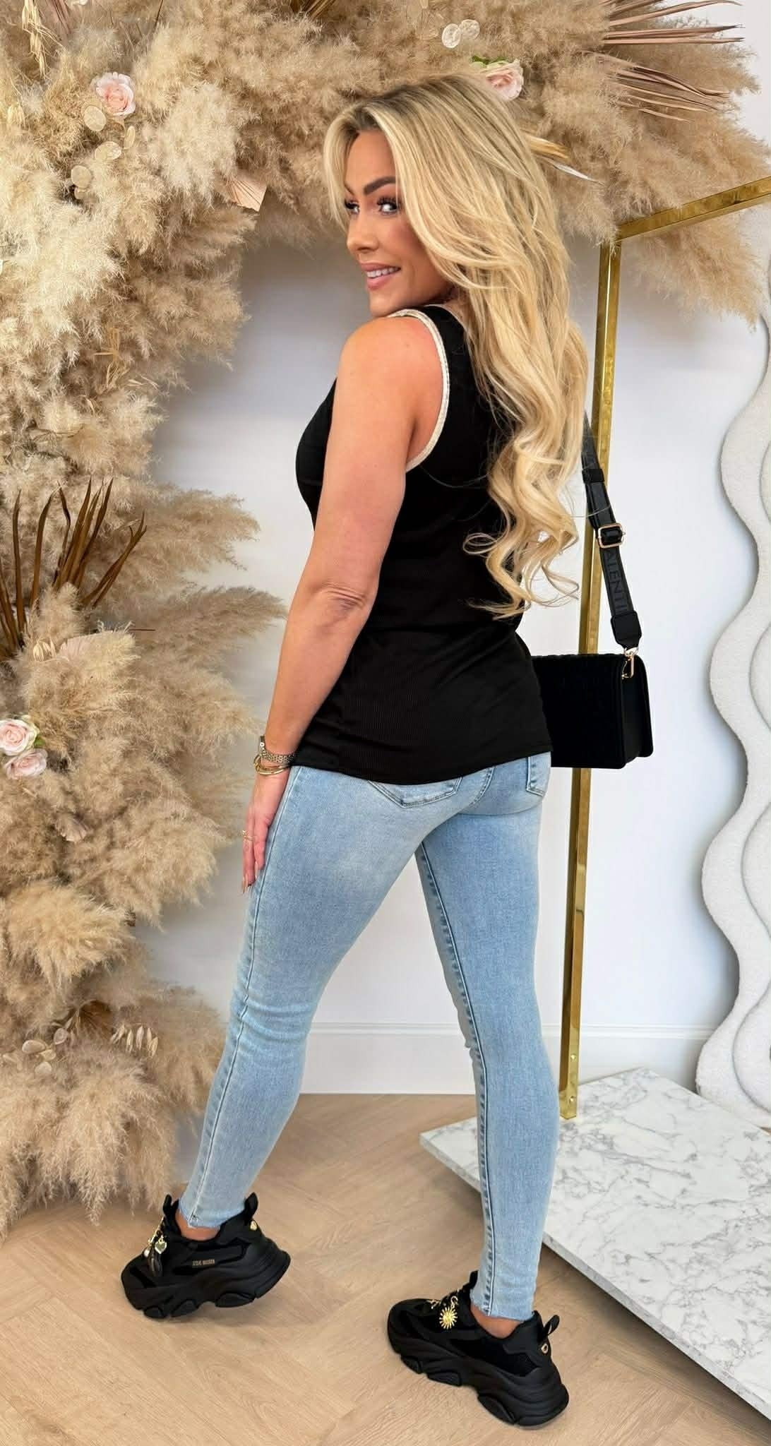 JOLIE GOLDY SINGLET BLACK