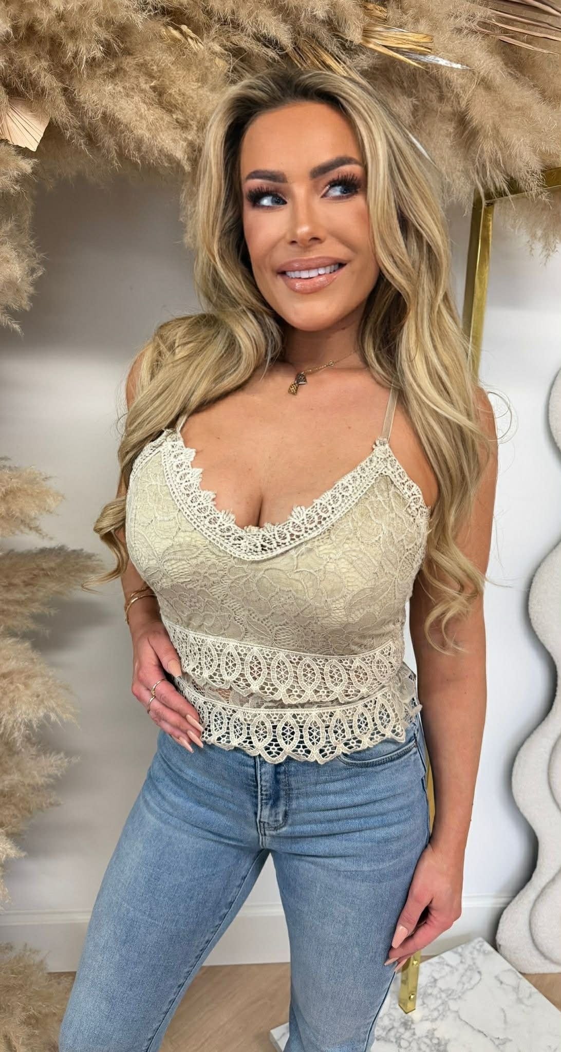 TOP EN DENTELLE BEIGE