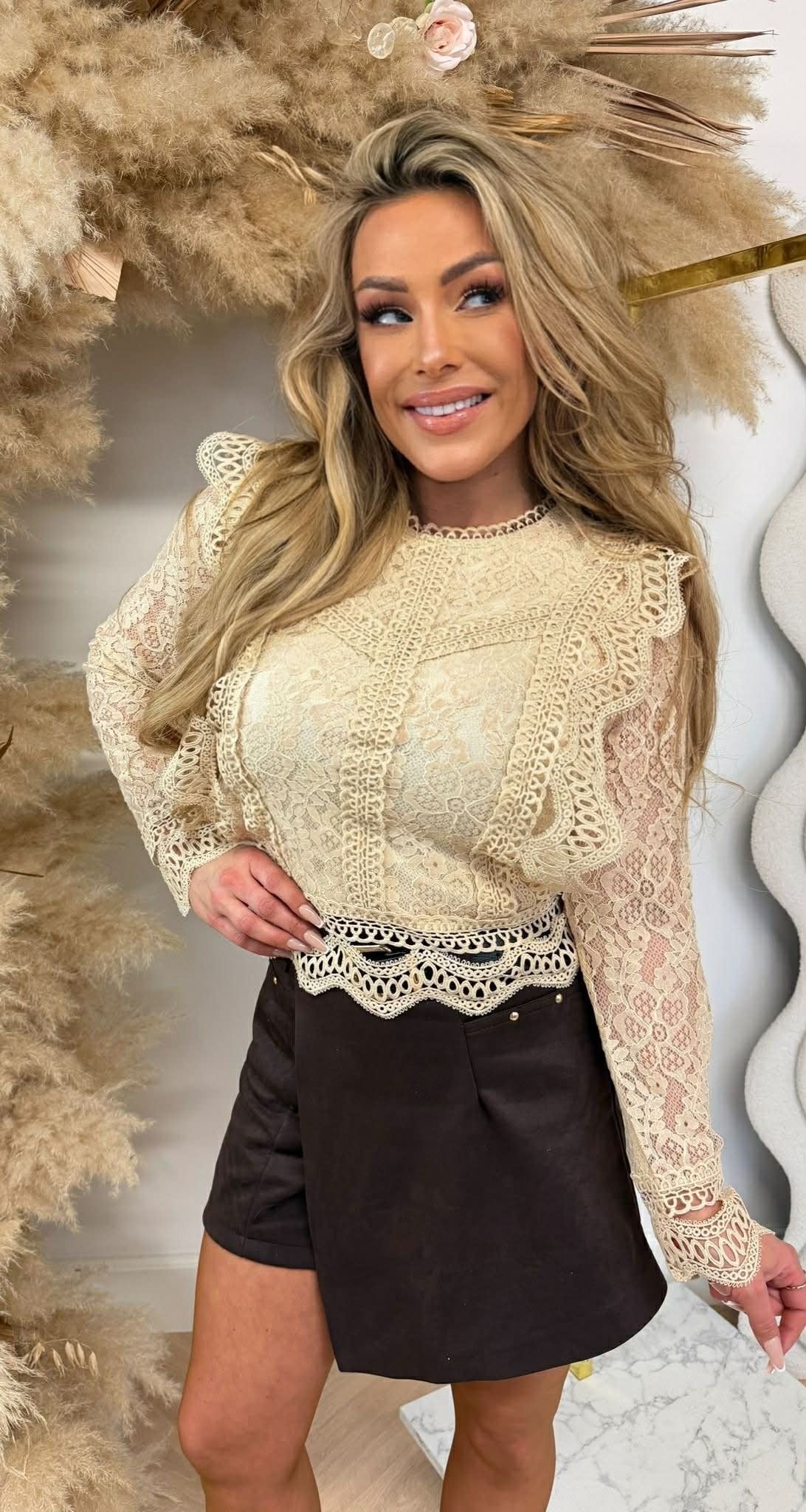 HAUT À VOLANTS EN DENTELLE 8840 BEIGE