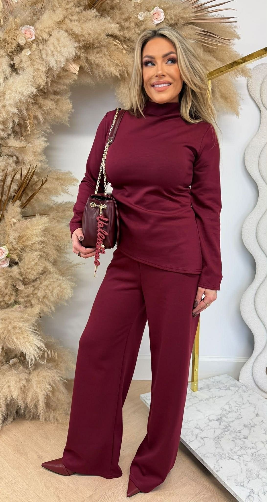 MEGHAN COMFY STRAIGT SET BORDEAUX