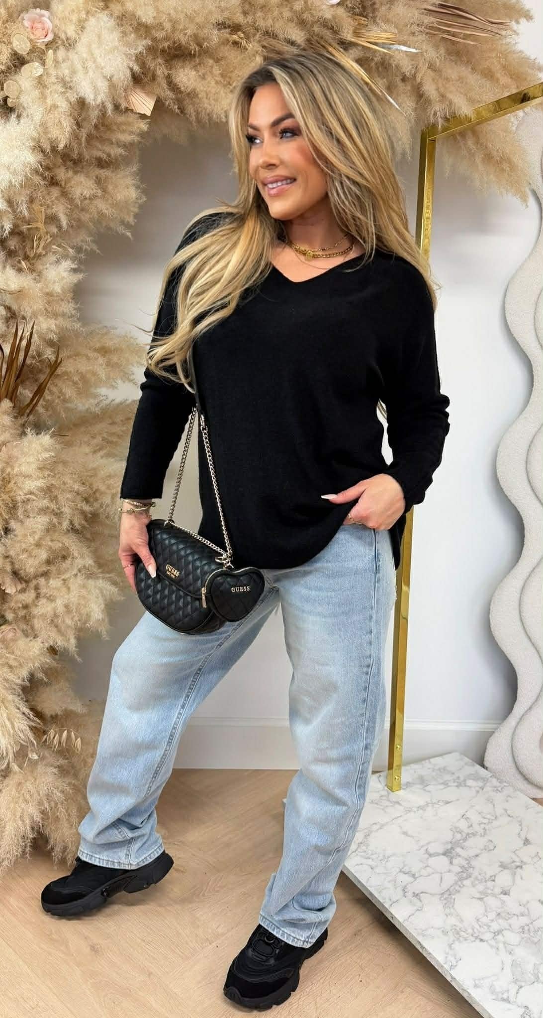 MINDY SOFT V TOP BLACK