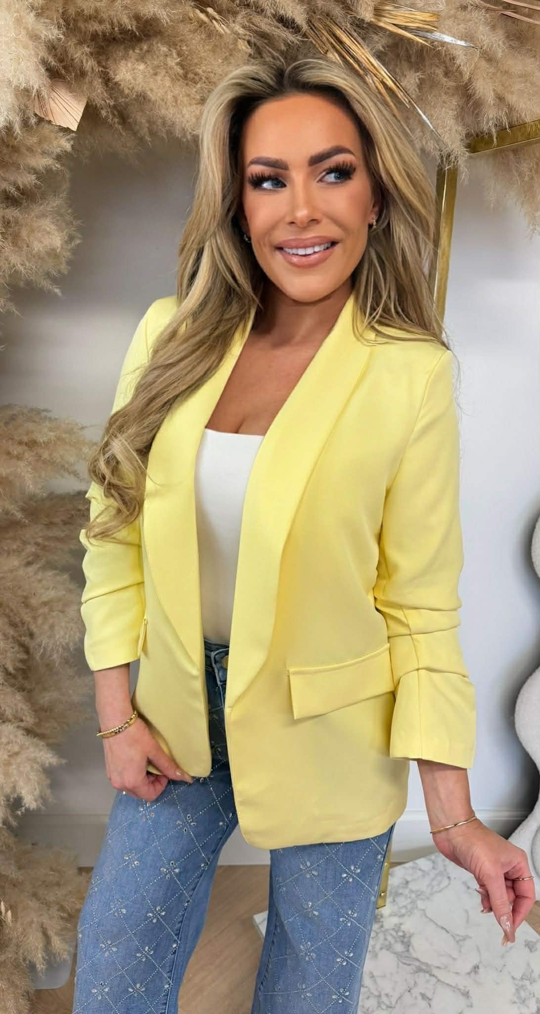 MUST-HAVE CROPPED ÄRMELBLAZER BUTTERGELB