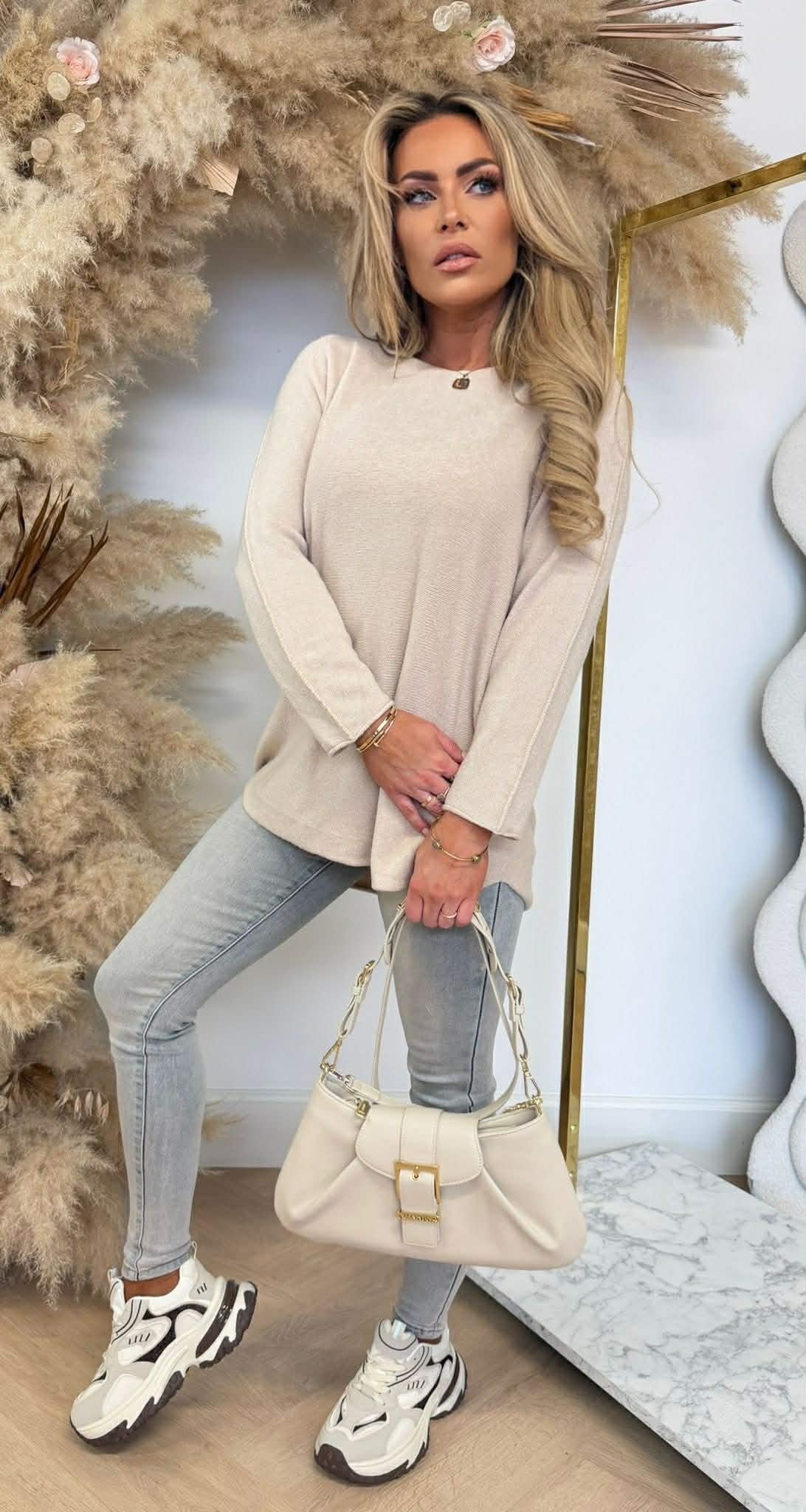 RUNDHALSSHIRT TAUPE