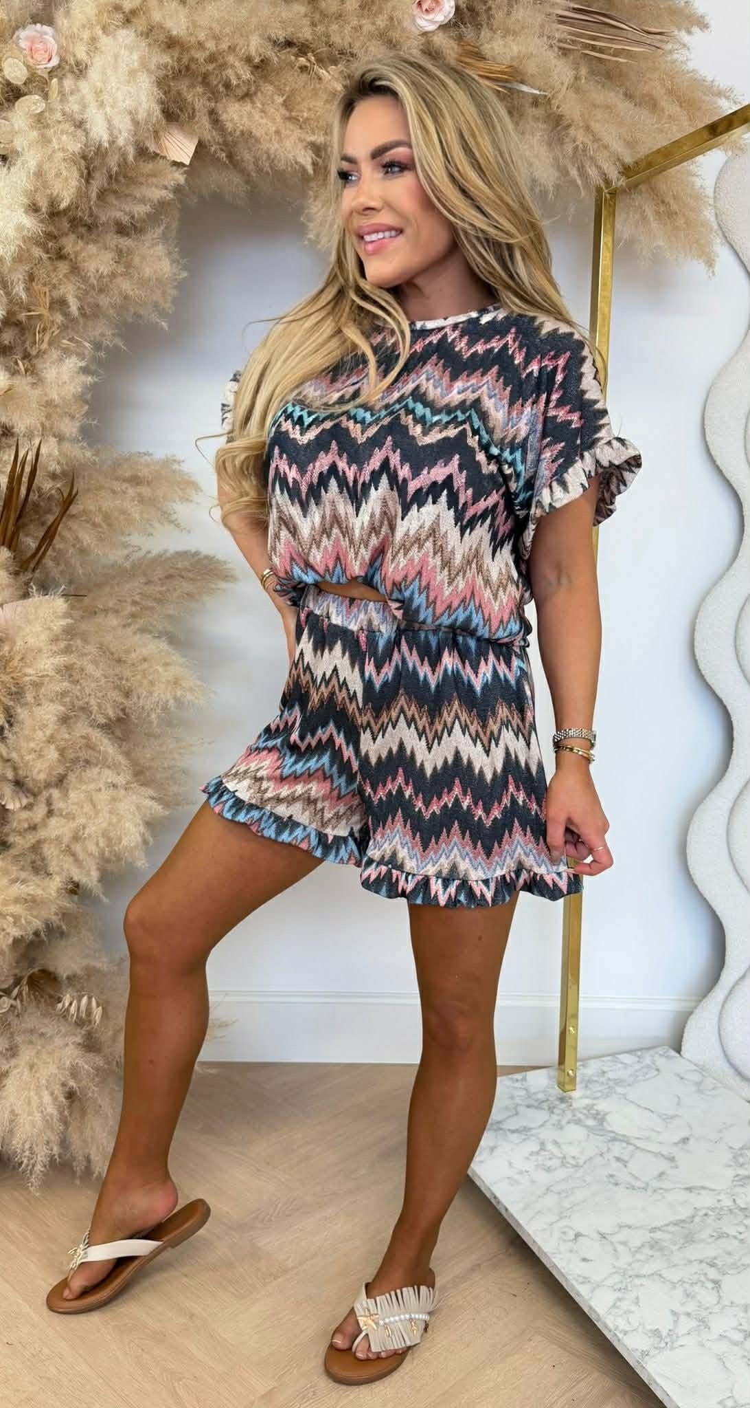 RUFFLY WAVY SHORT SET BLACK
