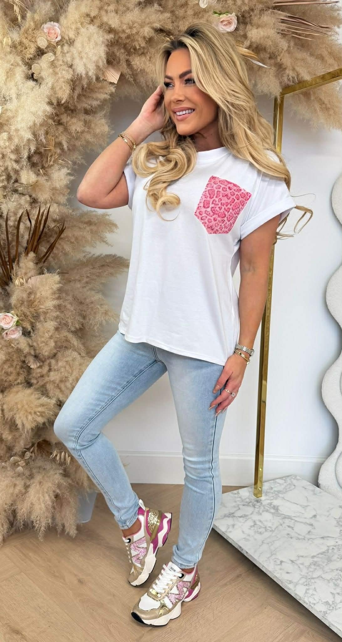 SHIMMER LEO POCKET TEE WEISS