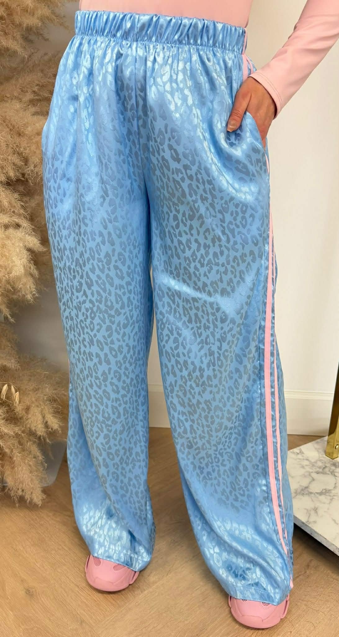 SHINE LEOPARD HOSE EISBLAU