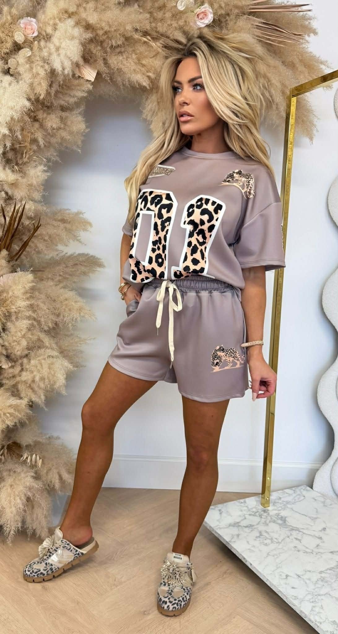 SPORTY LEGENDARY LEO SET TAUPE
