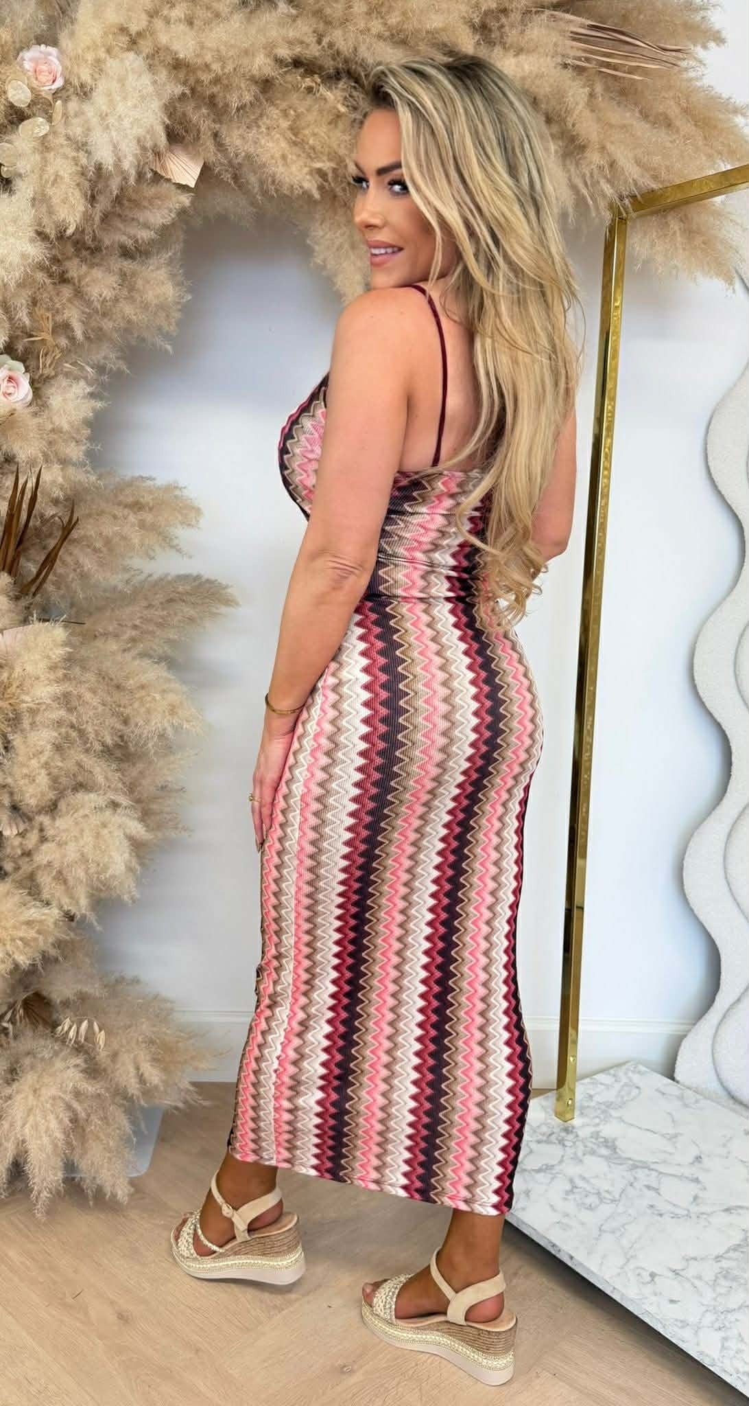 SOMMER-ZIGZAG-KLEID BORDEAUX