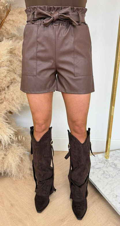 BOW LEATHER LOOK SHORT CHOCO
