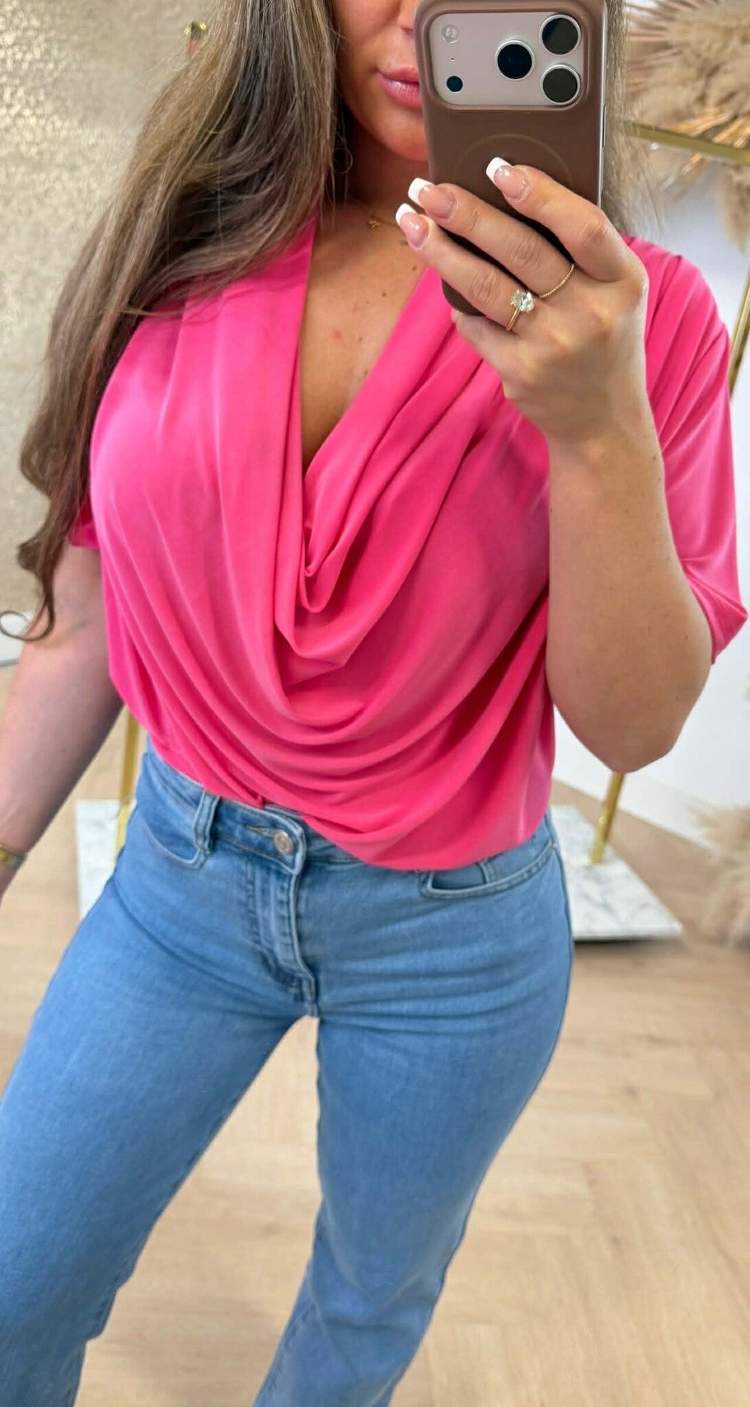 WASSERFALLAUSSCHNITT-SHIRT FUCHSIA